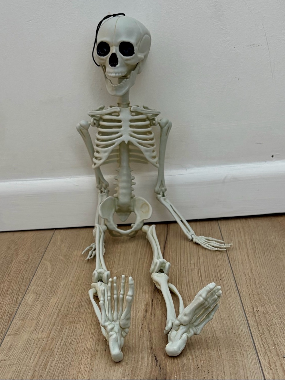 Halloween Poseable Skeleton Decoration – Lightweight Plastic Spooky Decor